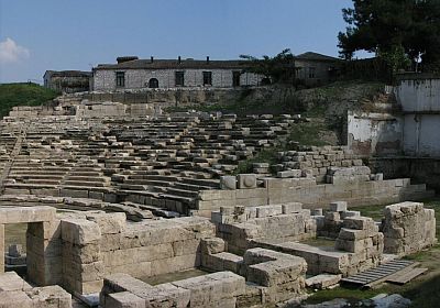 By stg_gr1 from Abelonas, Greece - Ancient Theatre Larissa, CC BY 2.0, https://commons.wikimedia.org