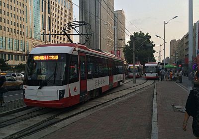 https://zh.wikipedia.org/wiki/File:Trams_in_Changchun_900_series_(5).JPG